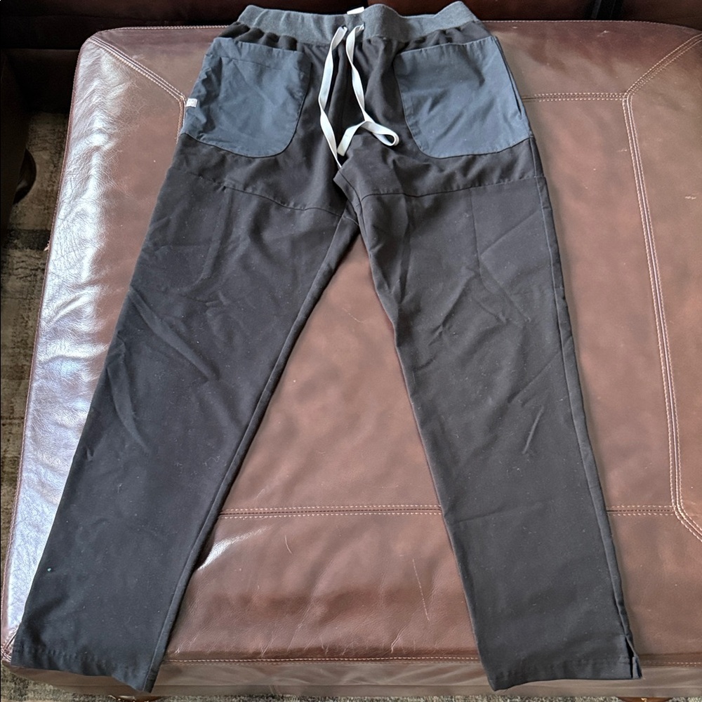Figs Black Scrub Jogger Pants with Charcoal Pockets